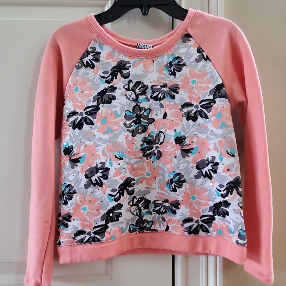 Girls pull over shirt